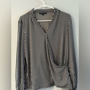 Ladie’s professional blouse-black/white long sleeve-size medium